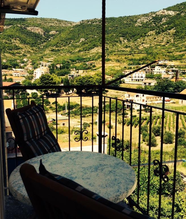 Hill House Marija Apartment Komiza Luaran gambar