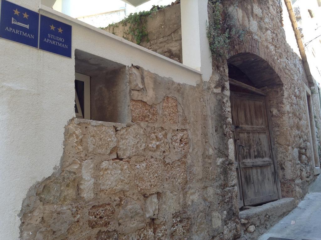 Hill House Marija Apartment Komiza Luaran gambar