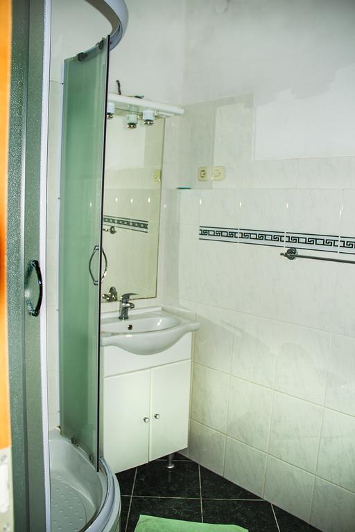 Hill House Marija Apartment Komiza Luaran gambar