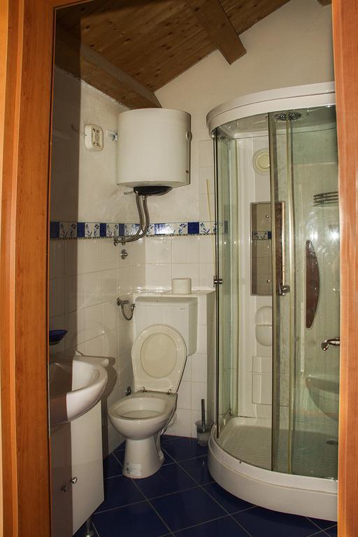 Hill House Marija Apartment Komiza Luaran gambar