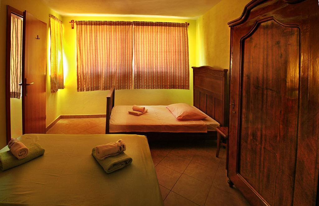 Hill House Marija Apartment Komiza Luaran gambar