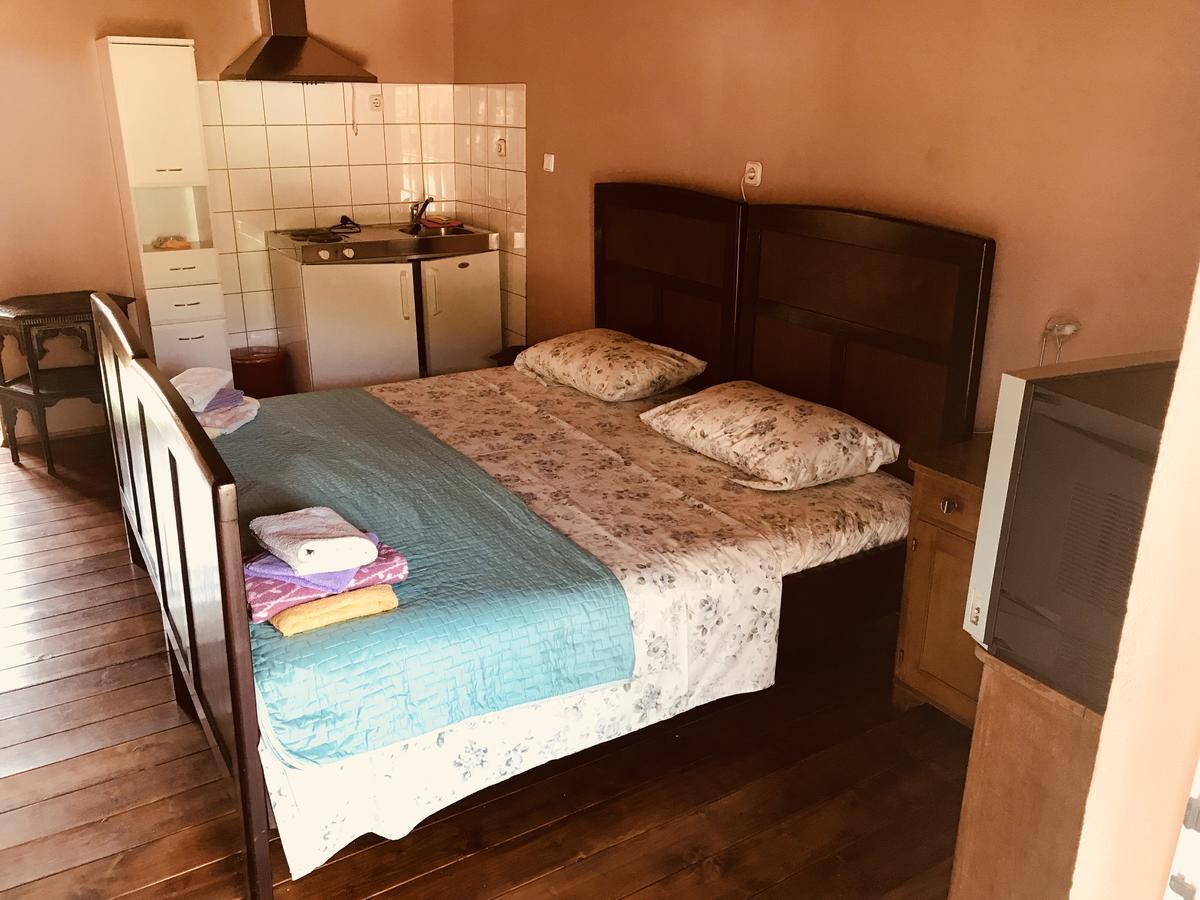 Hill House Marija Apartment Komiza Luaran gambar