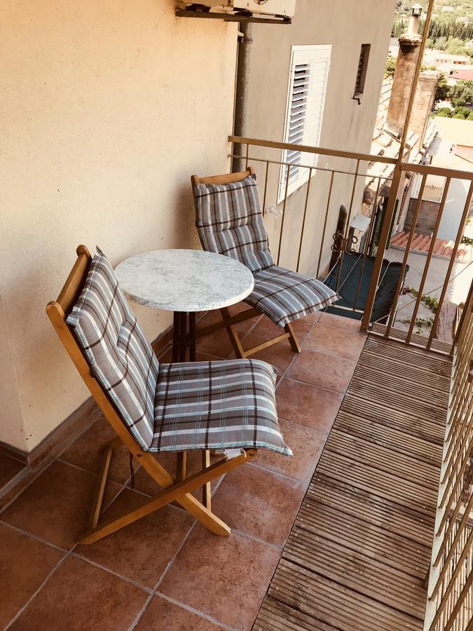Hill House Marija Apartment Komiza Luaran gambar