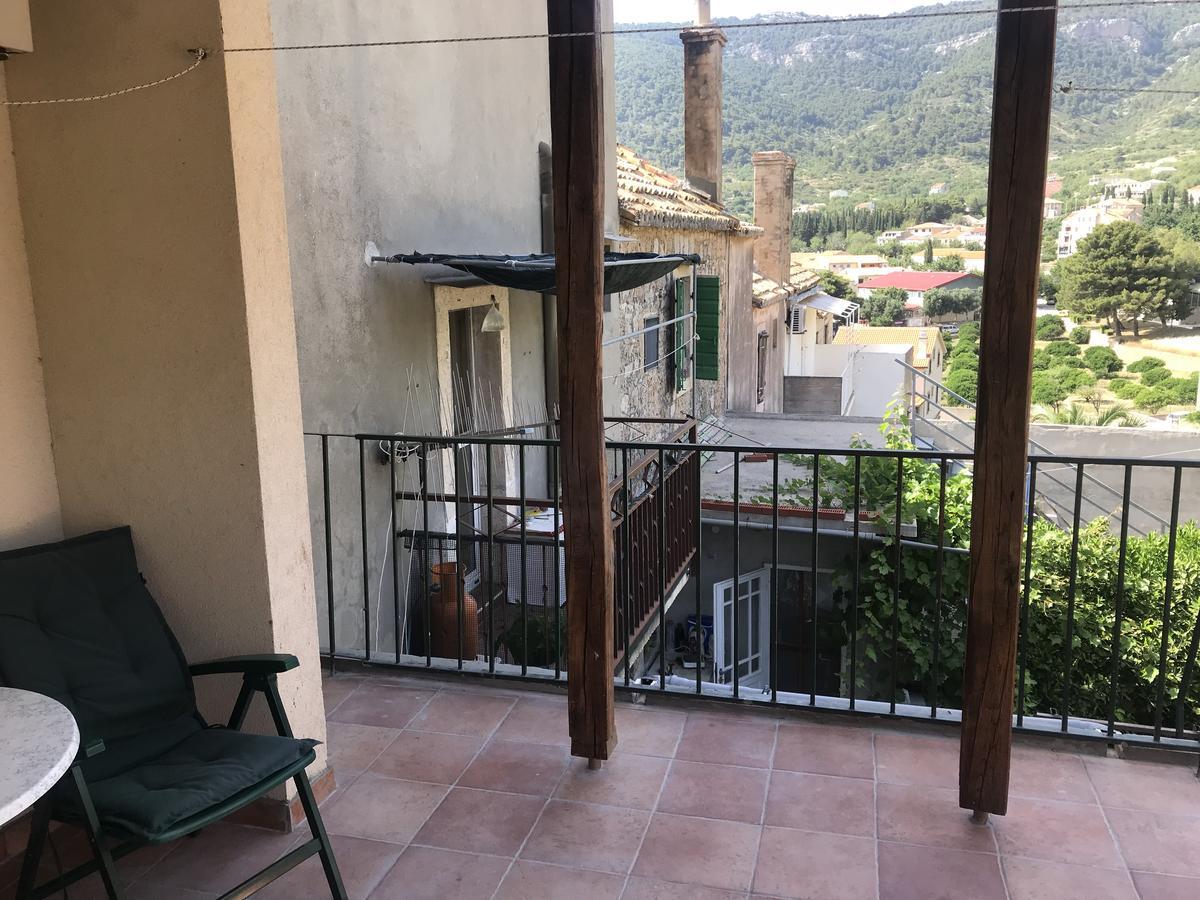 Hill House Marija Apartment Komiza Luaran gambar