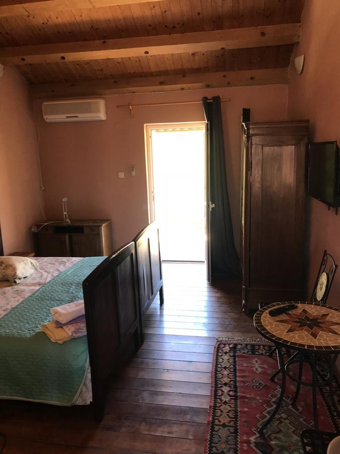 Hill House Marija Apartment Komiza Luaran gambar