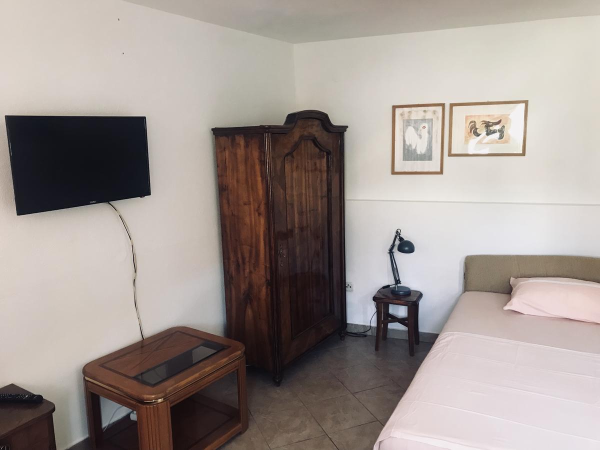 Hill House Marija Apartment Komiza Luaran gambar